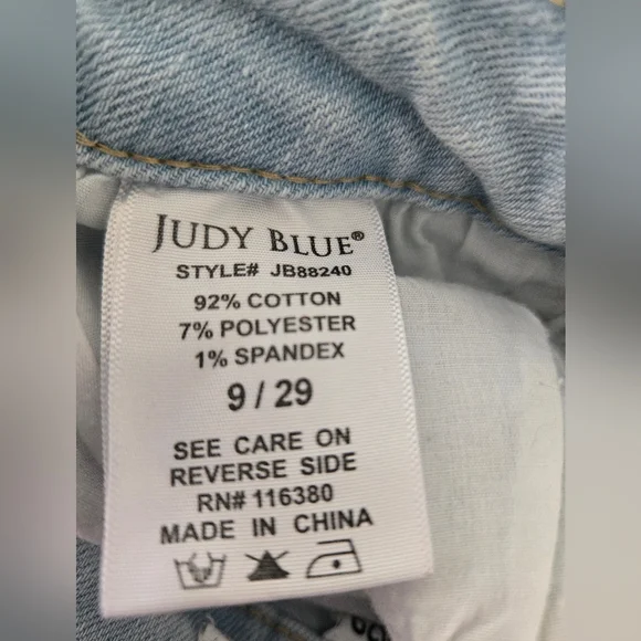 Judy Blue Size 9/29 Skinny Fit Capri Jeans - Light Wash & Very Lightly Worn - Picture 5 of 5